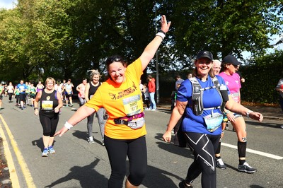 061019 - Cardiff University Cardiff Half Marathon - Runners pass Roath Park Lake