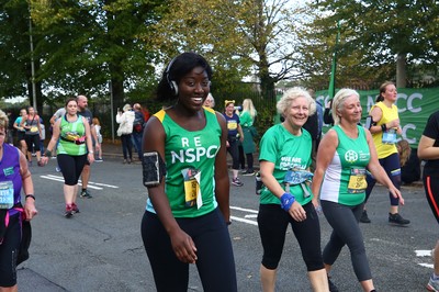 061019 - Cardiff University Cardiff Half Marathon - Runners pass Roath Park Lake