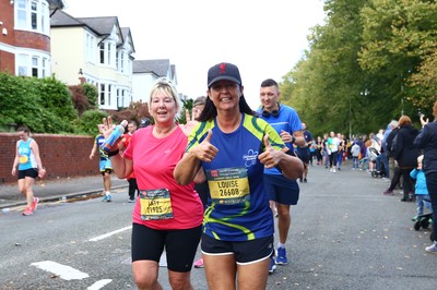 061019 - Cardiff University Cardiff Half Marathon - Runners pass Roath Park Lake