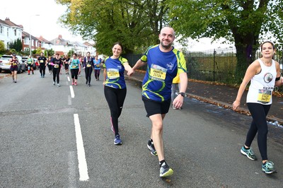 061019 - Cardiff University Cardiff Half Marathon - Runners pass Roath Park Lake