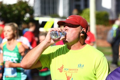 061019 - Cardiff University Cardiff Half Marathon - Runners rehydrate with Brecon Carreg water and Lucozade at Roath Park Lake