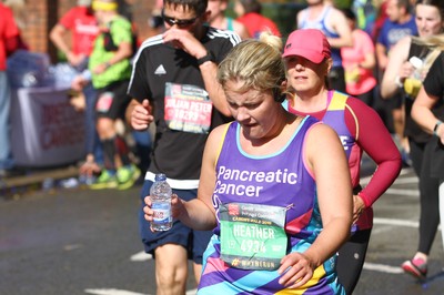 061019 - Cardiff University Cardiff Half Marathon - Runners rehydrate with Brecon Carreg water and Lucozade at Roath Park Lake