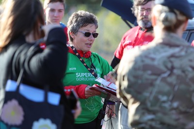 061019 - Cardiff Half Marathon -    Volunteers  at the Cardiff Bay Barrage