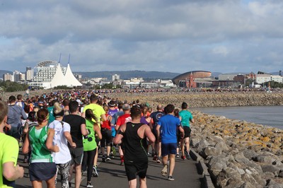 061019 - Cardiff Half Marathon -    Runners at the Cardiff Bay Barrage