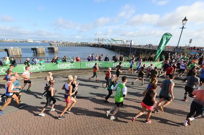 061019 - Cardiff Half Marathon -    Runners at the Cardiff Bay Barrage