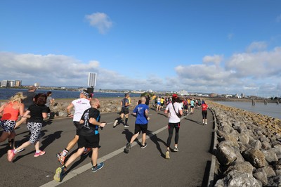 061019 - Cardiff Half Marathon -    Runners at the Cardiff Bay Barrage