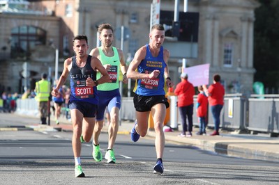 061019 - Cardiff Half Marathon -    Runners at the Cardiff Bay Barrage