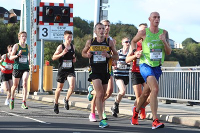 061019 - Cardiff Half Marathon -    Runners at the Cardiff Bay Barrage