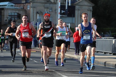 061019 - Cardiff Half Marathon -    Runners at the Cardiff Bay Barrage