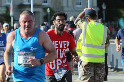 061019 - Cardiff Half Marathon -    Runners at the Cardiff Bay Barrage