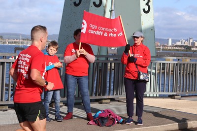 061019 - Cardiff Half Marathon -    Runners at the Cardiff Bay Barrage