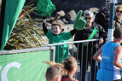 061019 - Cardiff Half Marathon -    Runners at the Cardiff Bay Barrage