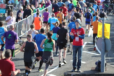 061019 - Cardiff Half Marathon -    Runners at the Cardiff Bay Barrage