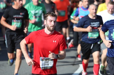 061019 - Cardiff Half Marathon -    Runners at the Cardiff Bay Barrage