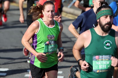 061019 - Cardiff Half Marathon -    Runners at the Cardiff Bay Barrage