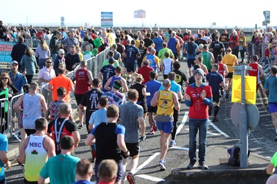 061019 - Cardiff Half Marathon -    Runners at the Cardiff Bay Barrage