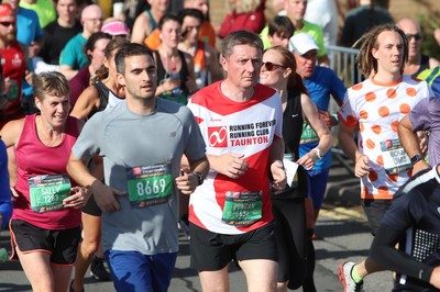 061019 - Cardiff Half Marathon -    Runners at the Cardiff Bay Barrage