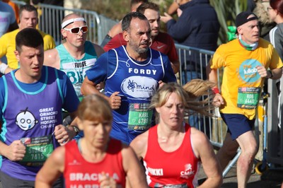 061019 - Cardiff Half Marathon -    Runners at the Cardiff Bay Barrage