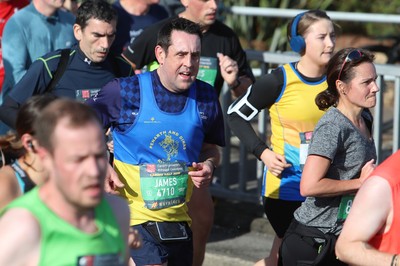 061019 - Cardiff Half Marathon -    Runners at the Cardiff Bay Barrage