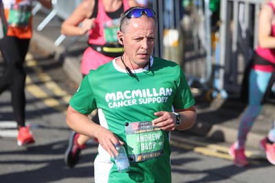 061019 - Cardiff Half Marathon -    Runners at the Cardiff Bay Barrage