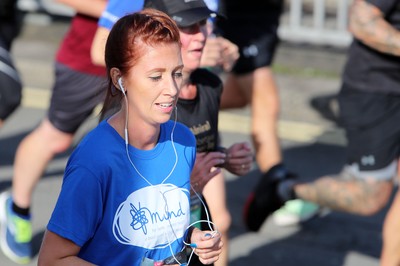 061019 - Cardiff Half Marathon -    Runners at the Cardiff Bay Barrage