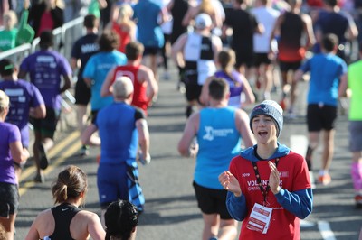 061019 - Cardiff Half Marathon -    Runners at the Cardiff Bay Barrage