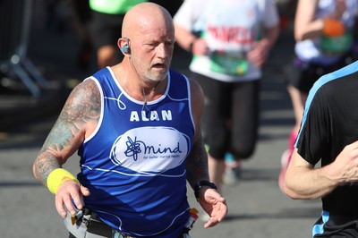 061019 - Cardiff Half Marathon -    Runners at the Cardiff Bay Barrage