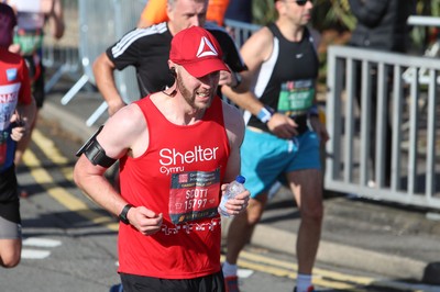 061019 - Cardiff Half Marathon -    Runners at the Cardiff Bay Barrage