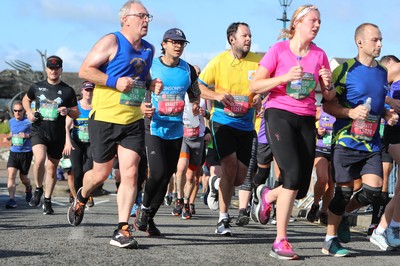 061019 - Cardiff Half Marathon -    Runners at the Cardiff Bay Barrage