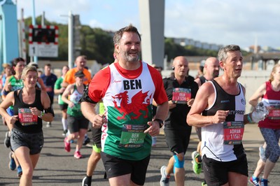 061019 - Cardiff Half Marathon -    Runners at the Cardiff Bay Barrage