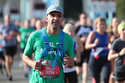 061019 - Cardiff Half Marathon -    Runners at the Cardiff Bay Barrage