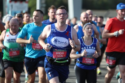 061019 - Cardiff Half Marathon -    Runners at the Cardiff Bay Barrage