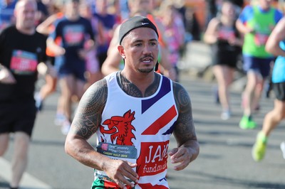 061019 - Cardiff Half Marathon -    Runners at the Cardiff Bay Barrage