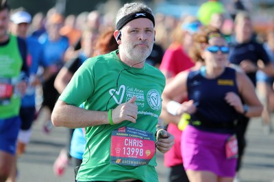 061019 - Cardiff Half Marathon -    Runners at the Cardiff Bay Barrage