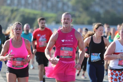 061019 - Cardiff Half Marathon -    Runners at the Cardiff Bay Barrage