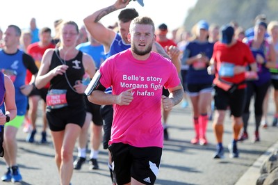 061019 - Cardiff Half Marathon -    Runners at the Cardiff Bay Barrage