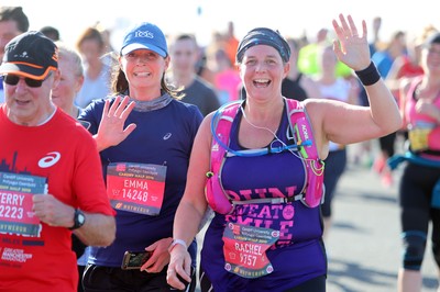 061019 - Cardiff Half Marathon -    Runners at the Cardiff Bay Barrage