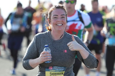 061019 - Cardiff Half Marathon -    Runners at the Cardiff Bay Barrage