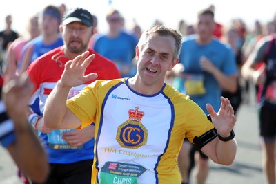 061019 - Cardiff Half Marathon -    Runners at the Cardiff Bay Barrage