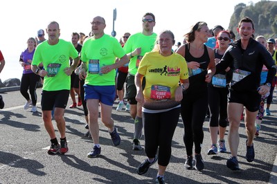 061019 - Cardiff Half Marathon -    Runners at the Cardiff Bay Barrage