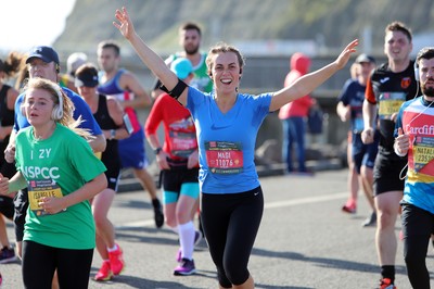 061019 - Cardiff Half Marathon -    Runners at the Cardiff Bay Barrage