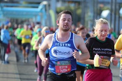 061019 - Cardiff Half Marathon -    Runners at the Cardiff Bay Barrage