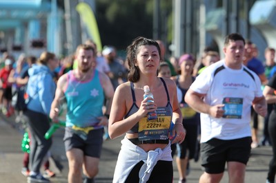 061019 - Cardiff Half Marathon -    Runners at the Cardiff Bay Barrage