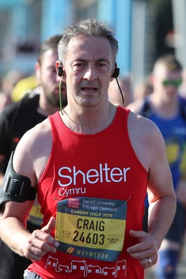 061019 - Cardiff Half Marathon -    Runners at the Cardiff Bay Barrage