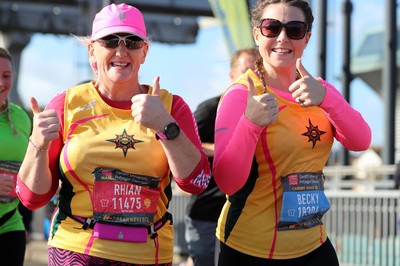 061019 - Cardiff Half Marathon -    Runners at the Cardiff Bay Barrage