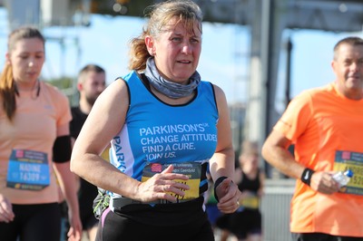 061019 - Cardiff Half Marathon -    Runners at the Cardiff Bay Barrage