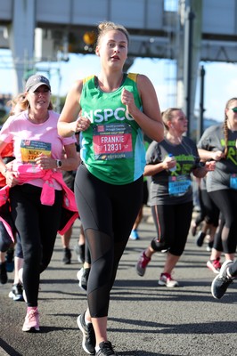 061019 - Cardiff Half Marathon -    Runners at the Cardiff Bay Barrage