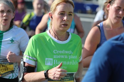 061019 - Cardiff Half Marathon -    Runners at the Cardiff Bay Barrage