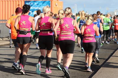 061019 - Cardiff Half Marathon -    Runners at the Cardiff Bay Barrage