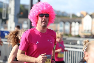 061019 - Cardiff Half Marathon -    Runners at the Cardiff Bay Barrage